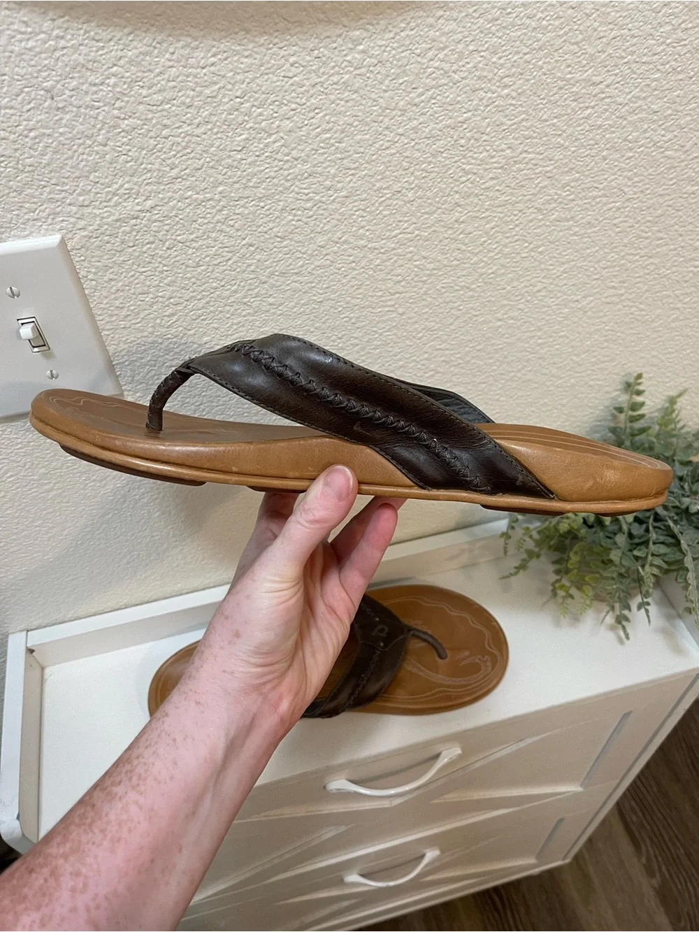 OluKai Mea Ola Leather Flip-Flop Sandals